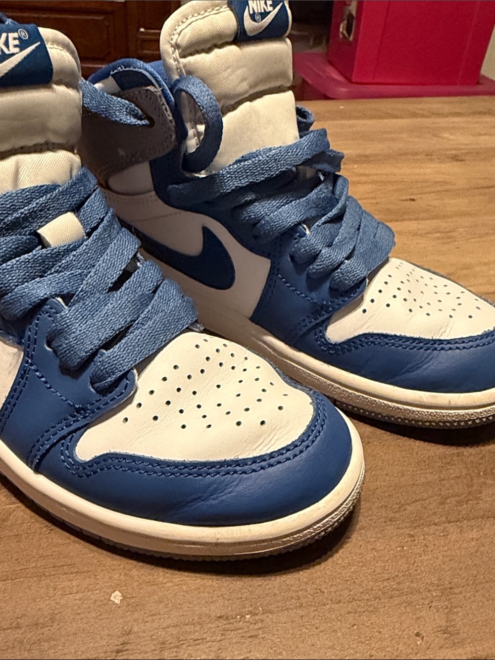 Jordan 1 Retro High OG - Picture 7 of 8